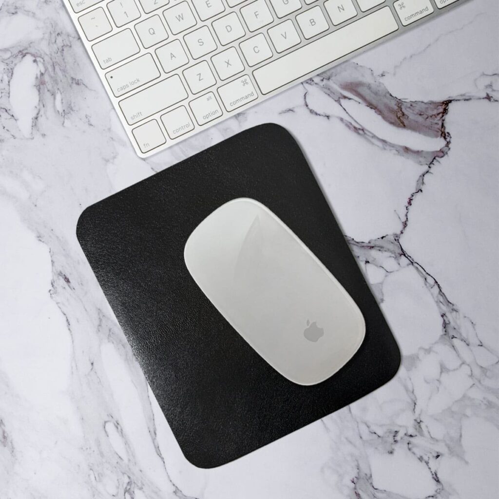 Mousepad in pelle di capretto italiana.